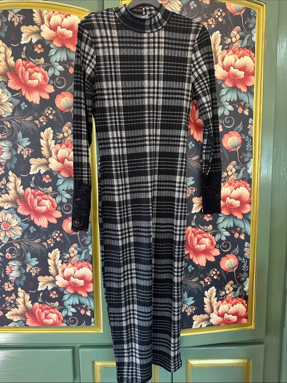 VENUS Black and Gray Plaid Midi Dress